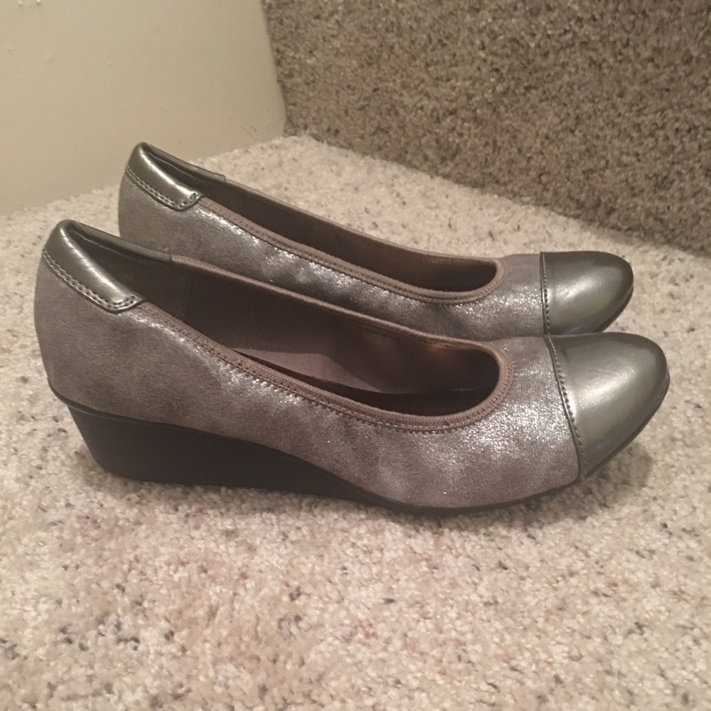 Anne Klein AK ladies wedge shoes size 9M, fits like 8.5